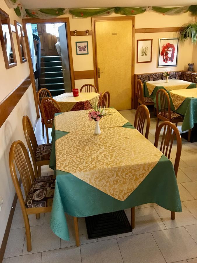 Albergo Meuble Tarandan Forni di Sopra Exterior photo