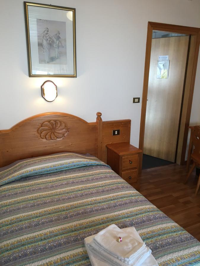 Albergo Meuble Tarandan Forni di Sopra Exterior photo
